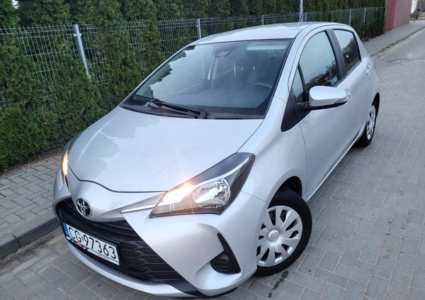 Toyota Yaris cena 38500 przebieg: 120292, rok produkcji 2017 z Biskupiec małe 106